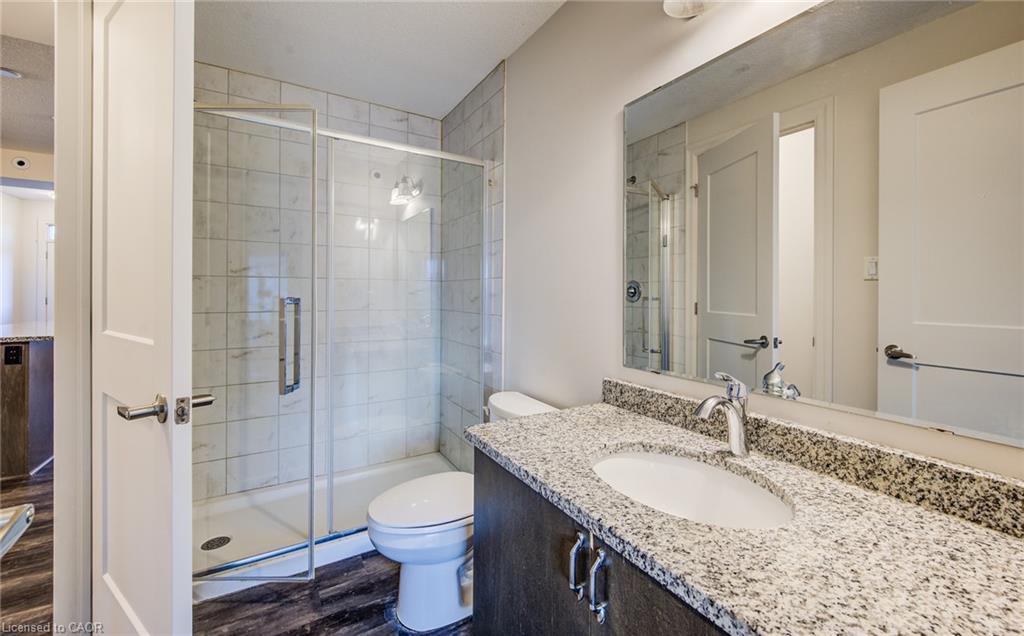 5-275 Max Becker Drive, Kitchener, ON - Indoor Photo Showing Bathroom