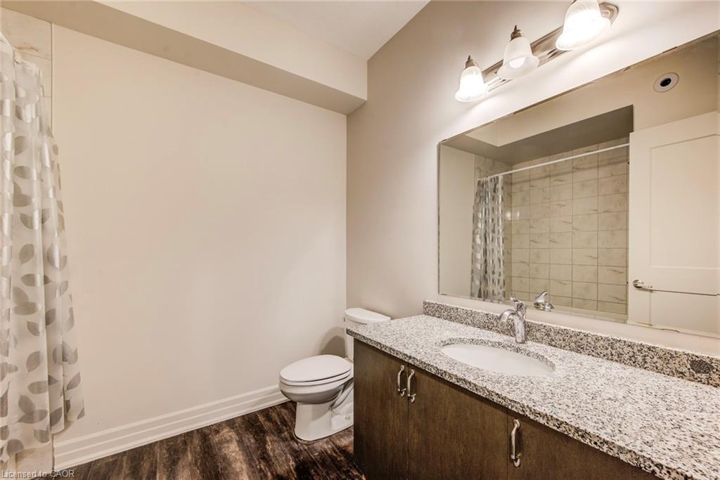5-275 Max Becker Drive, Kitchener, ON - Indoor Photo Showing Bathroom