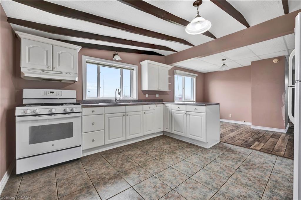 2241 Line 34, Shakespeare, ON - Indoor Photo Showing Kitchen