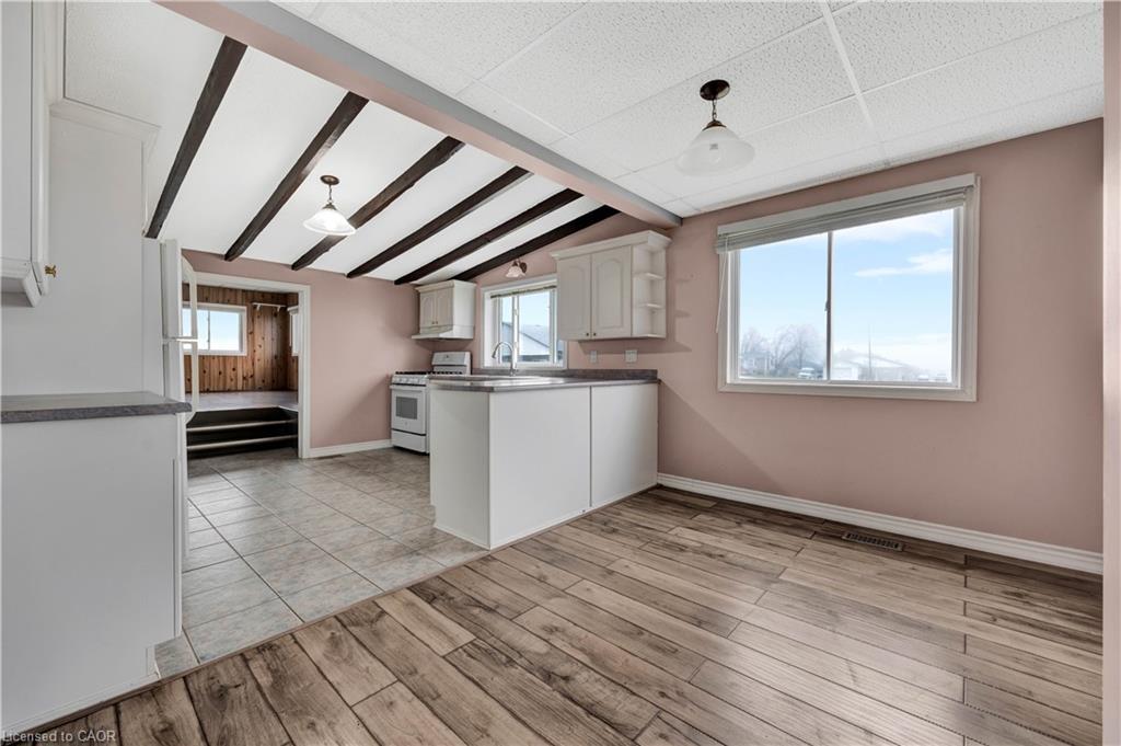 2241 Line 34, Shakespeare, ON - Indoor Photo Showing Kitchen