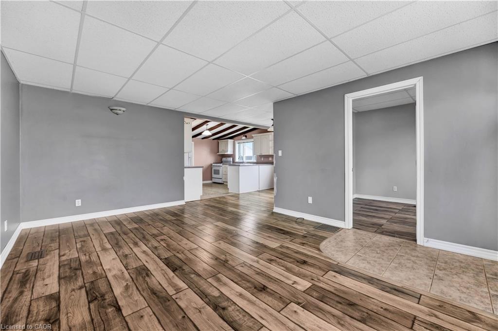 2241 Line 34, Shakespeare, ON - Indoor Photo Showing Other Room