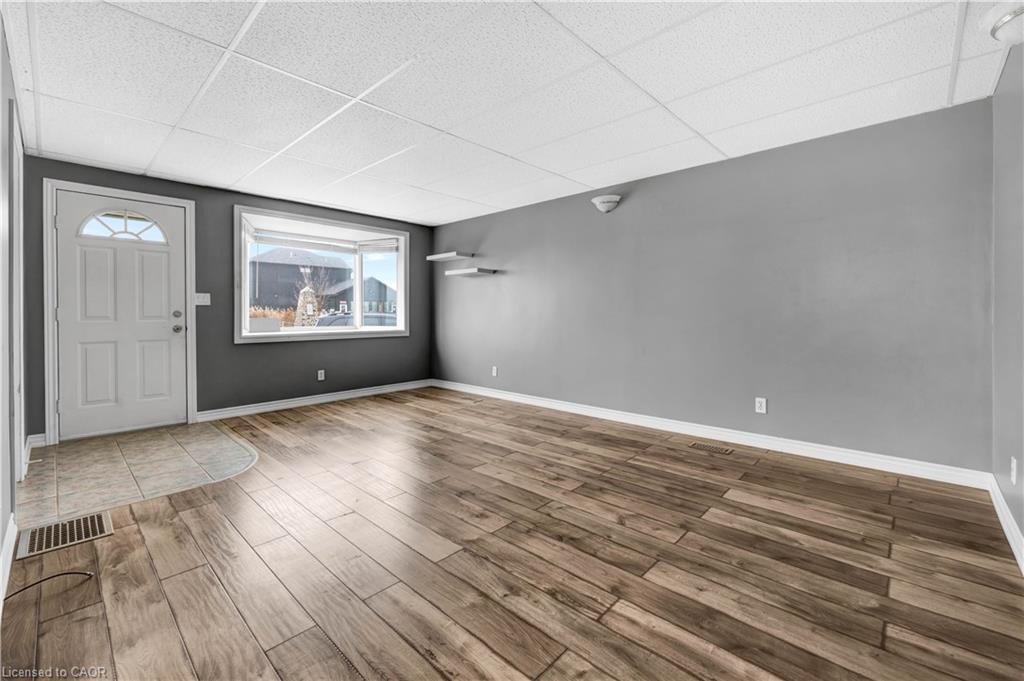 2241 Line 34, Shakespeare, ON - Indoor Photo Showing Other Room