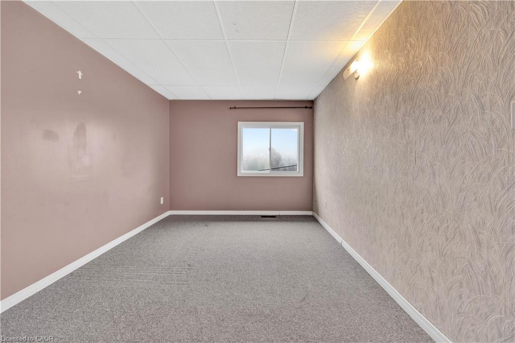 2241 Line 34, Shakespeare, ON - Indoor Photo Showing Other Room