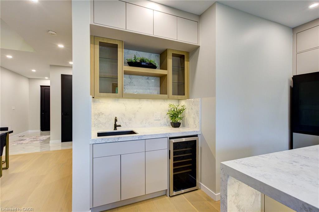 93 Oak Street, Cambridge, ON - Indoor Photo Showing Other Room