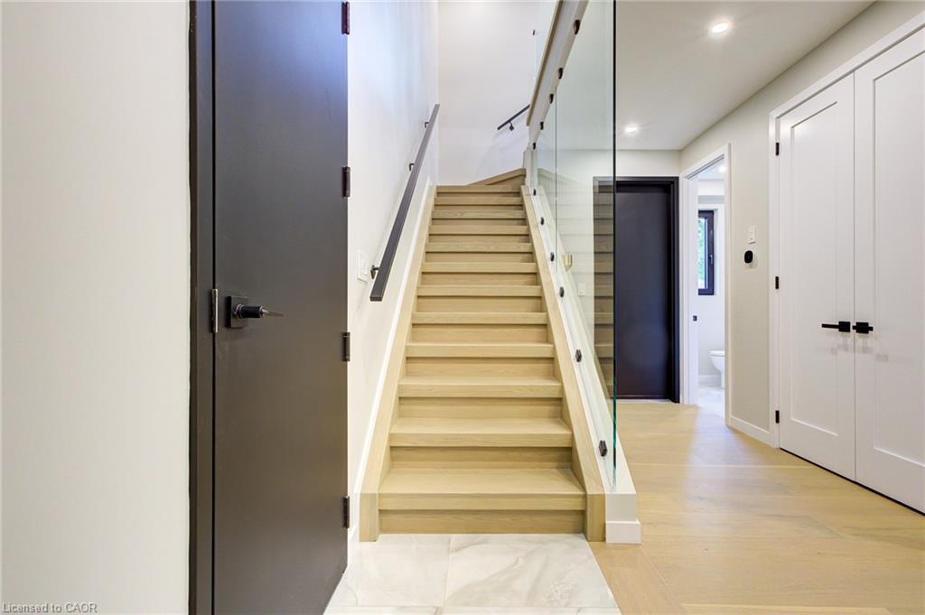 93 Oak Street, Cambridge, ON - Indoor Photo Showing Other Room