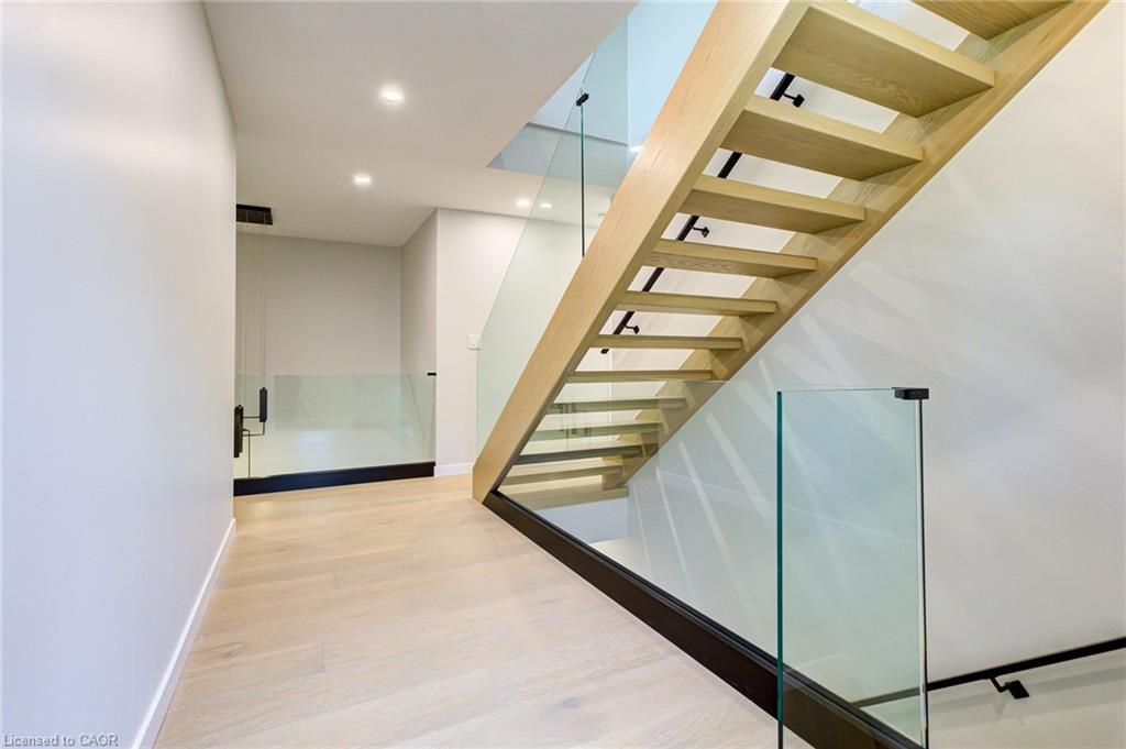 93 Oak Street, Cambridge, ON - Indoor Photo Showing Other Room