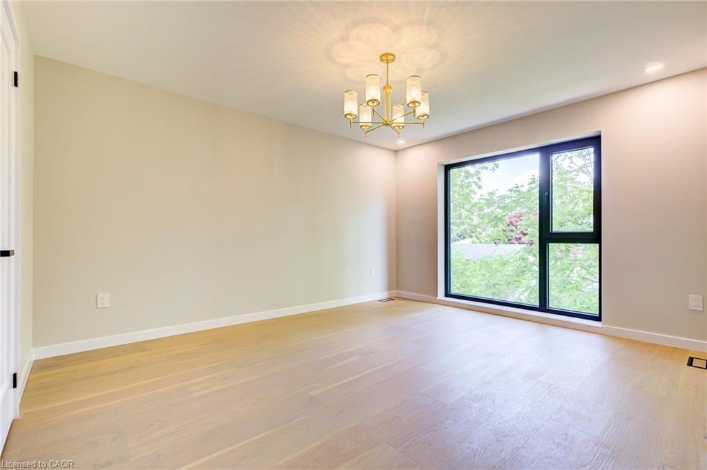 93 Oak Street, Cambridge, ON - Indoor Photo Showing Other Room