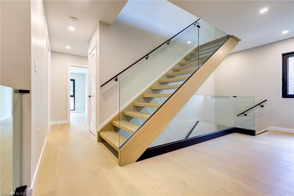 93 Oak Street, Cambridge, ON - Indoor Photo Showing Other Room