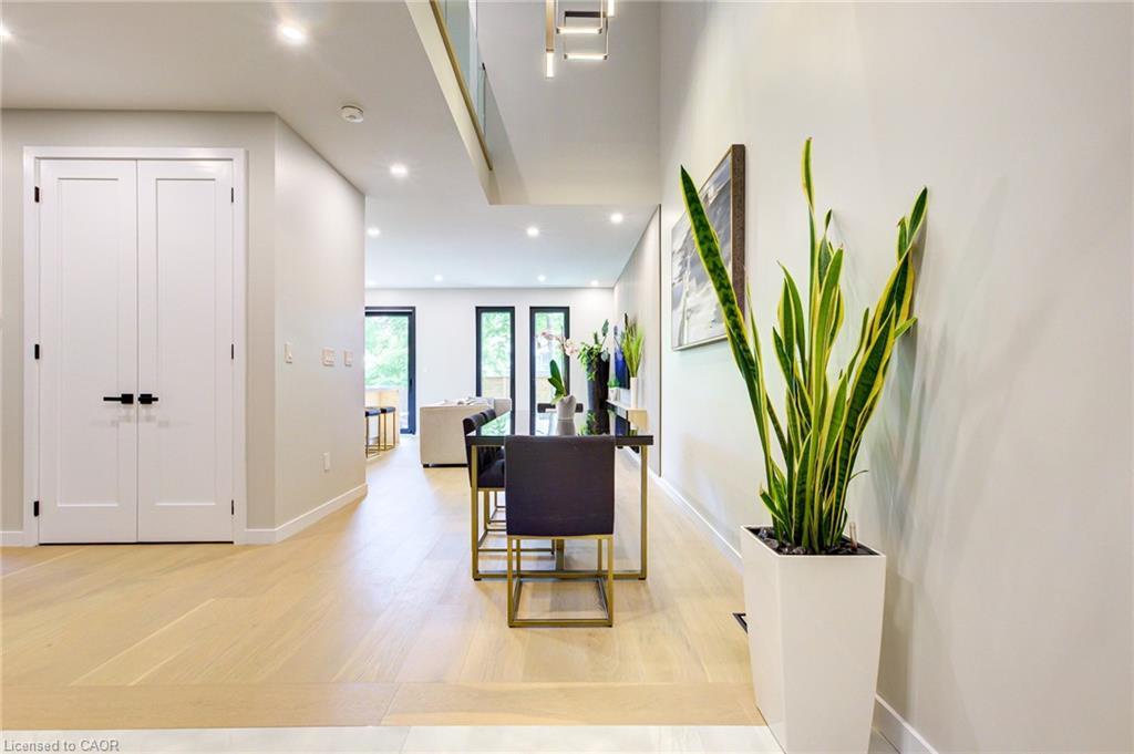 93 Oak Street, Cambridge, ON - Indoor Photo Showing Other Room