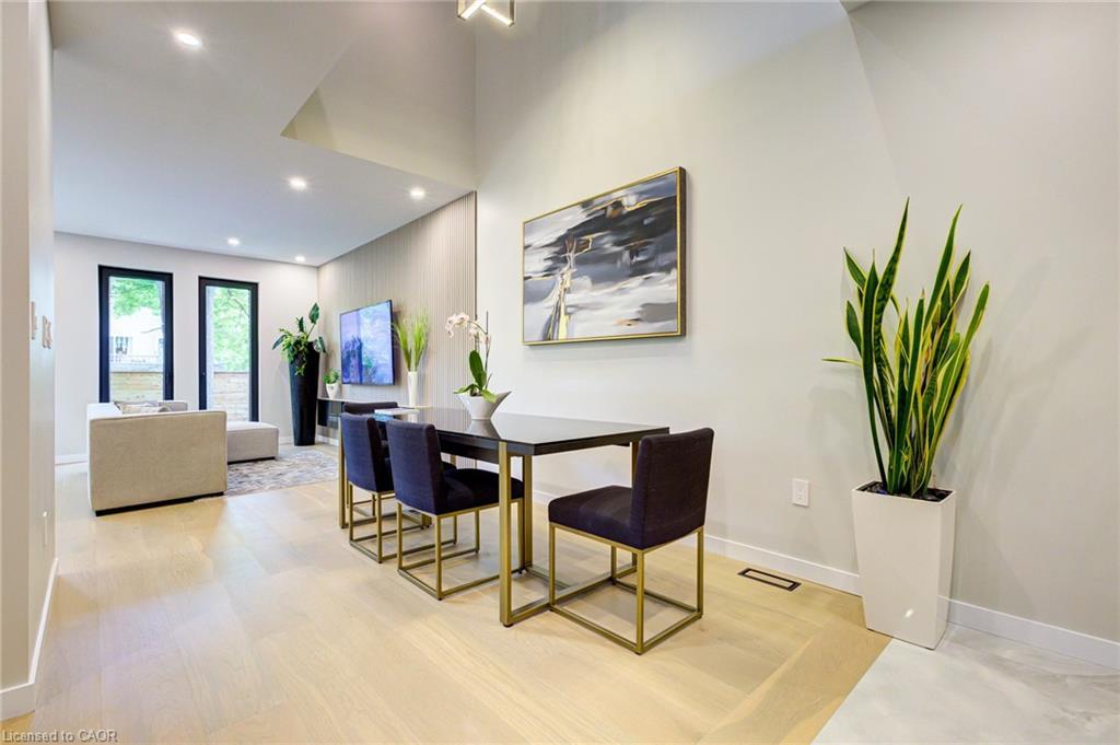 93 Oak Street, Cambridge, ON - Indoor Photo Showing Other Room