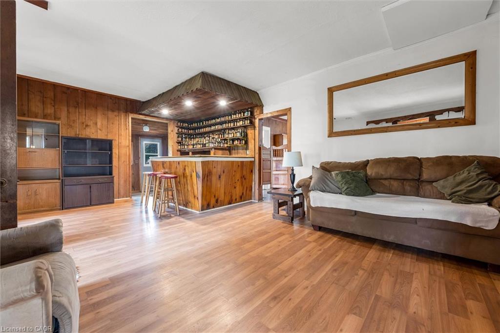 382 Beach Boulevard, Hamilton, ON - Indoor Photo Showing Living Room