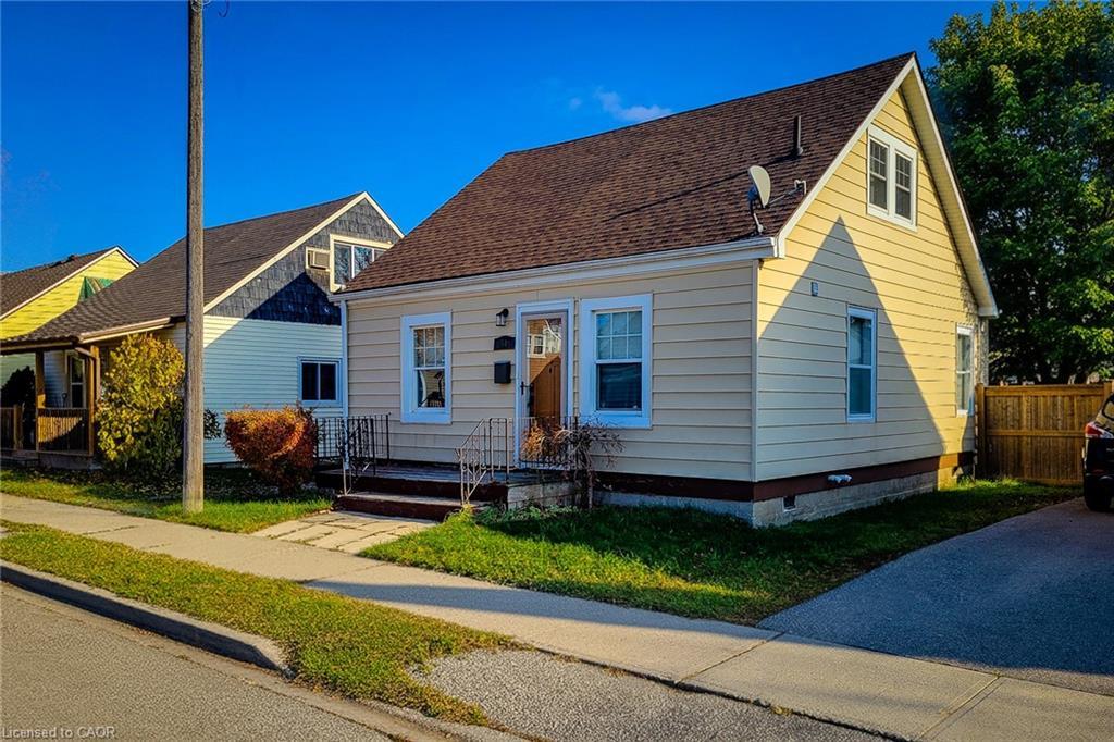 54 Eighth Avenue, Brantford, ON - Outdoor With Facade