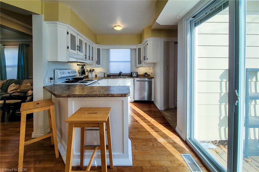 54 Eighth Avenue, Brantford, ON - Indoor Photo Showing Kitchen
