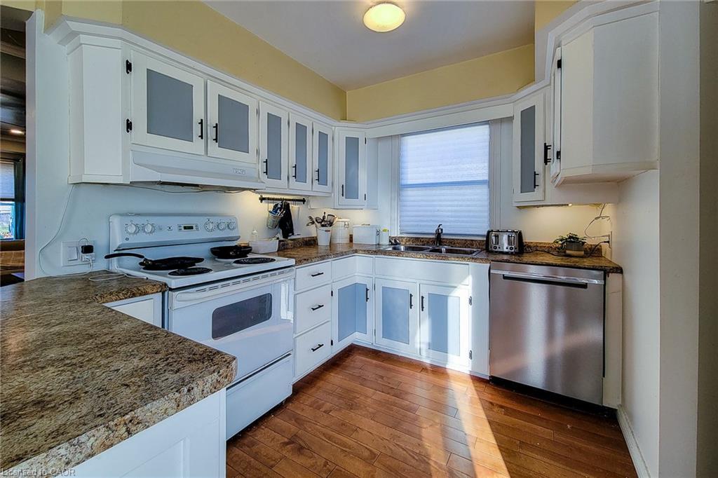 54 Eighth Avenue, Brantford, ON - Indoor Photo Showing Kitchen With Double Sink