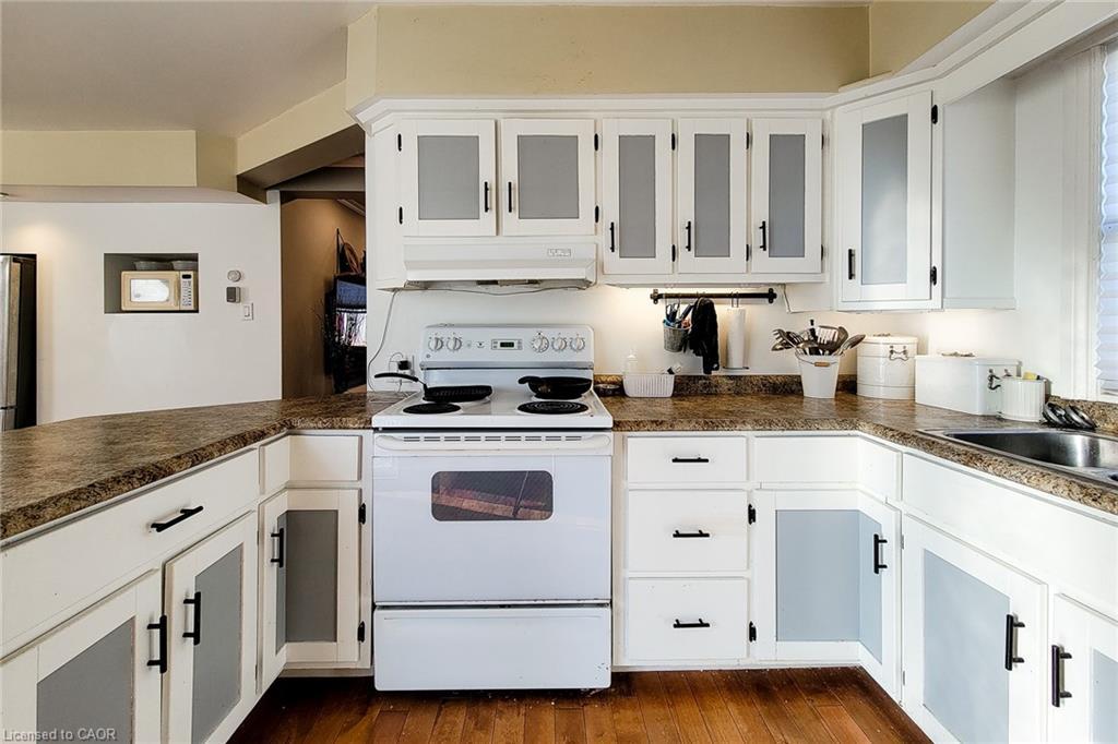 54 Eighth Avenue, Brantford, ON - Indoor Photo Showing Kitchen