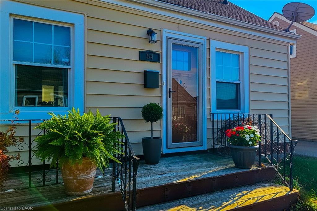 54 Eighth Avenue, Brantford, ON - Outdoor With Deck Patio Veranda