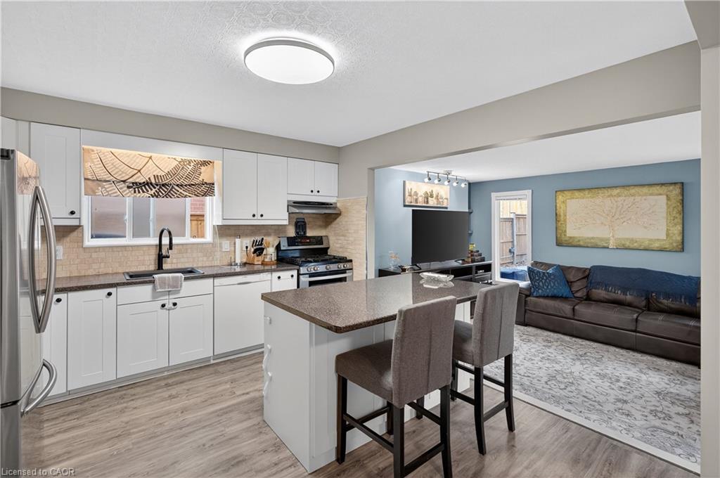 84 Branthaven Drive, Stoney Creek, ON - Indoor Photo Showing Kitchen
