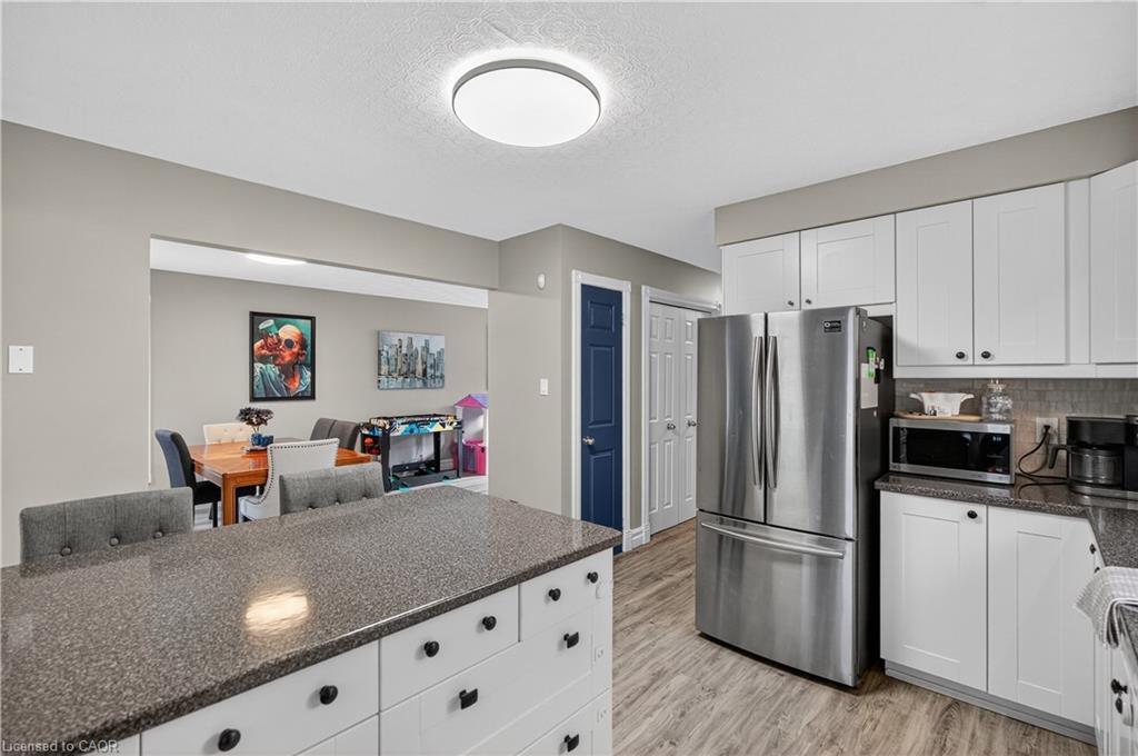 84 Branthaven Drive, Stoney Creek, ON - Indoor Photo Showing Kitchen