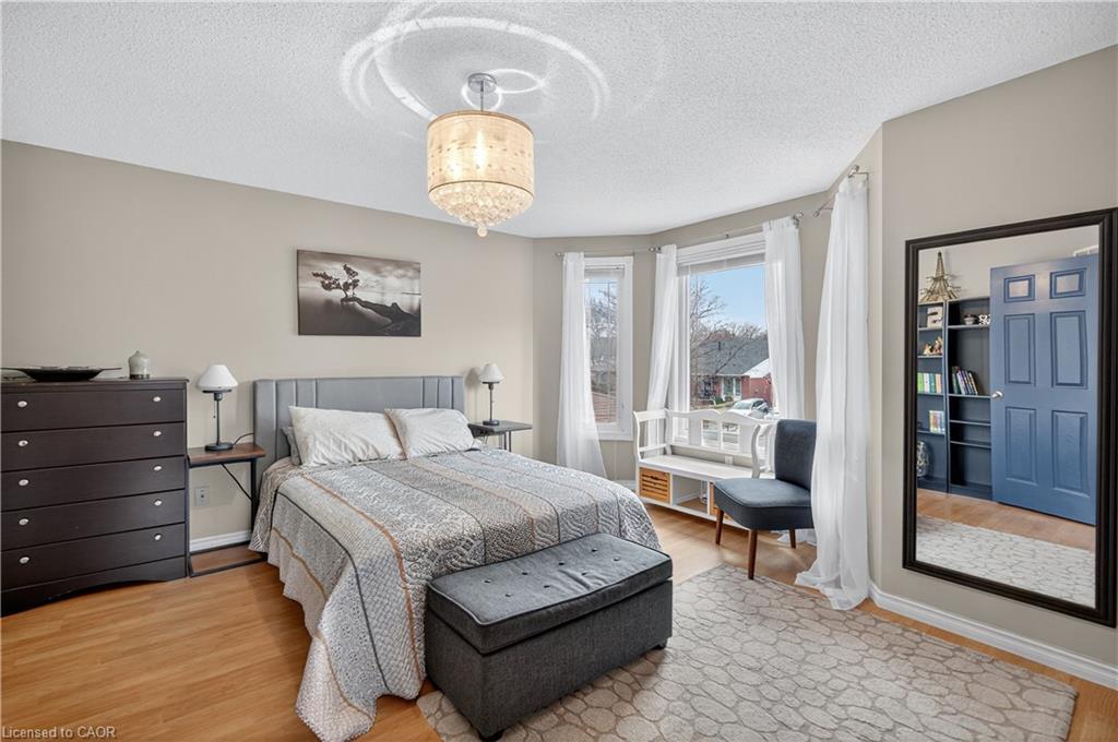 84 Branthaven Drive, Stoney Creek, ON - Indoor Photo Showing Bedroom