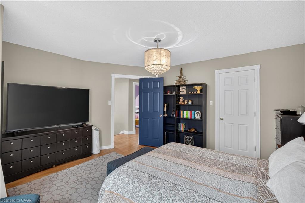 84 Branthaven Drive, Stoney Creek, ON - Indoor Photo Showing Bedroom