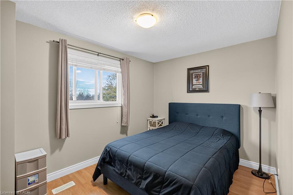 84 Branthaven Drive, Stoney Creek, ON - Indoor Photo Showing Bedroom