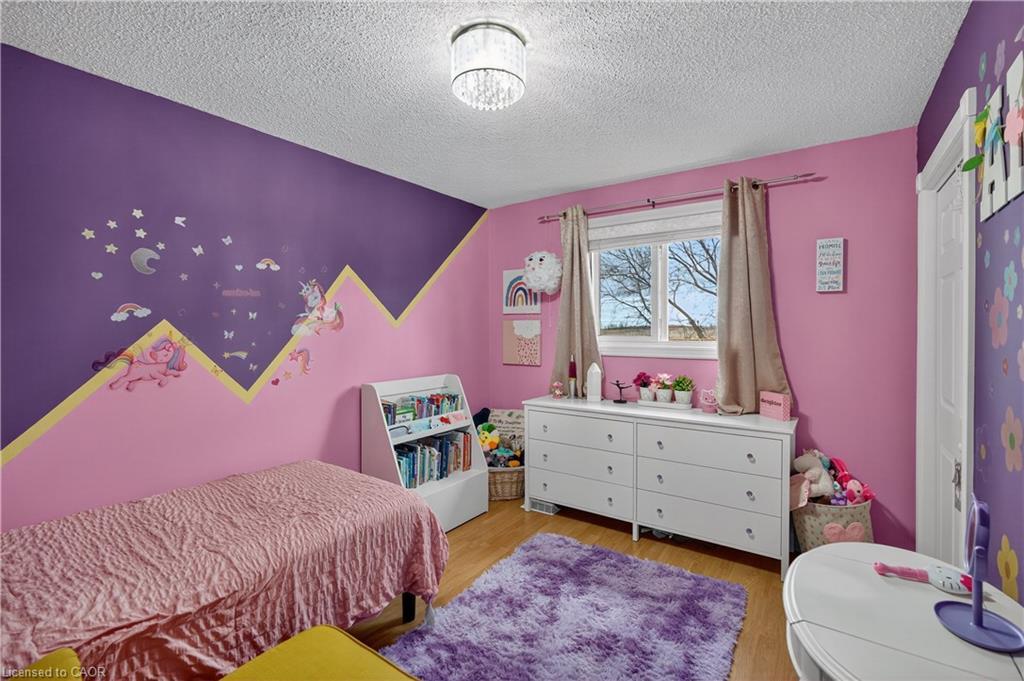 84 Branthaven Drive, Stoney Creek, ON - Indoor Photo Showing Bedroom