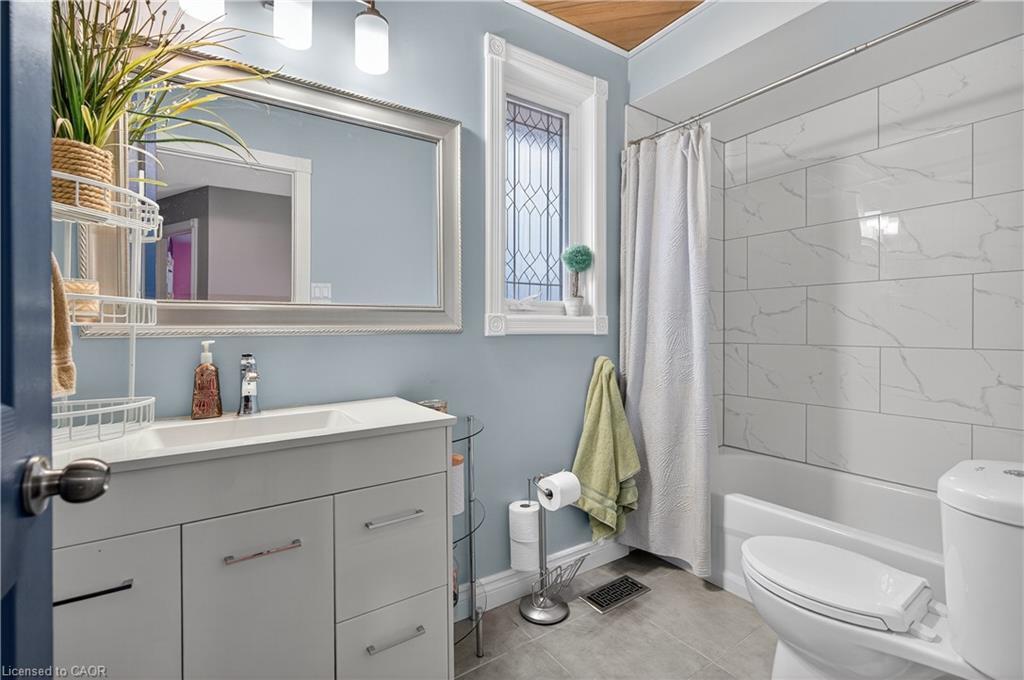 84 Branthaven Drive, Stoney Creek, ON - Indoor Photo Showing Bathroom