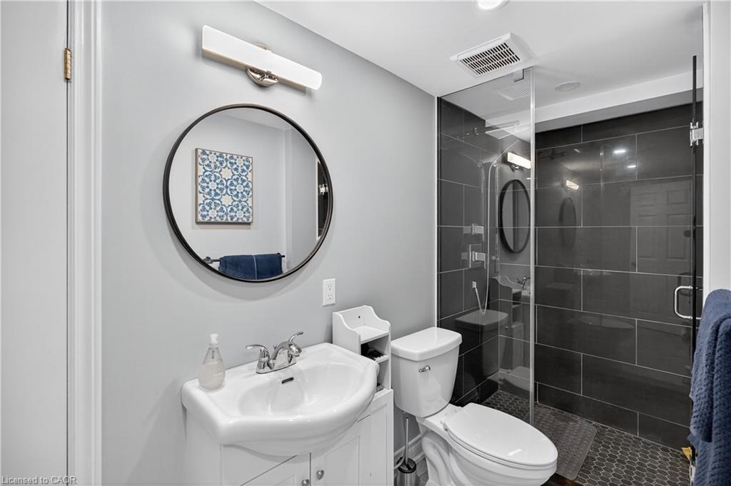 84 Branthaven Drive, Stoney Creek, ON - Indoor Photo Showing Bathroom
