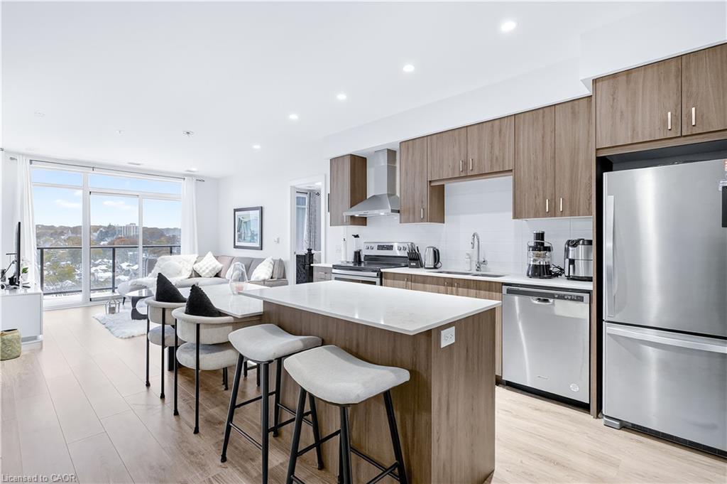 1310-15 Glebe Street, Cambridge, ON - Indoor Photo Showing Kitchen With Stainless Steel Kitchen With Upgraded Kitchen