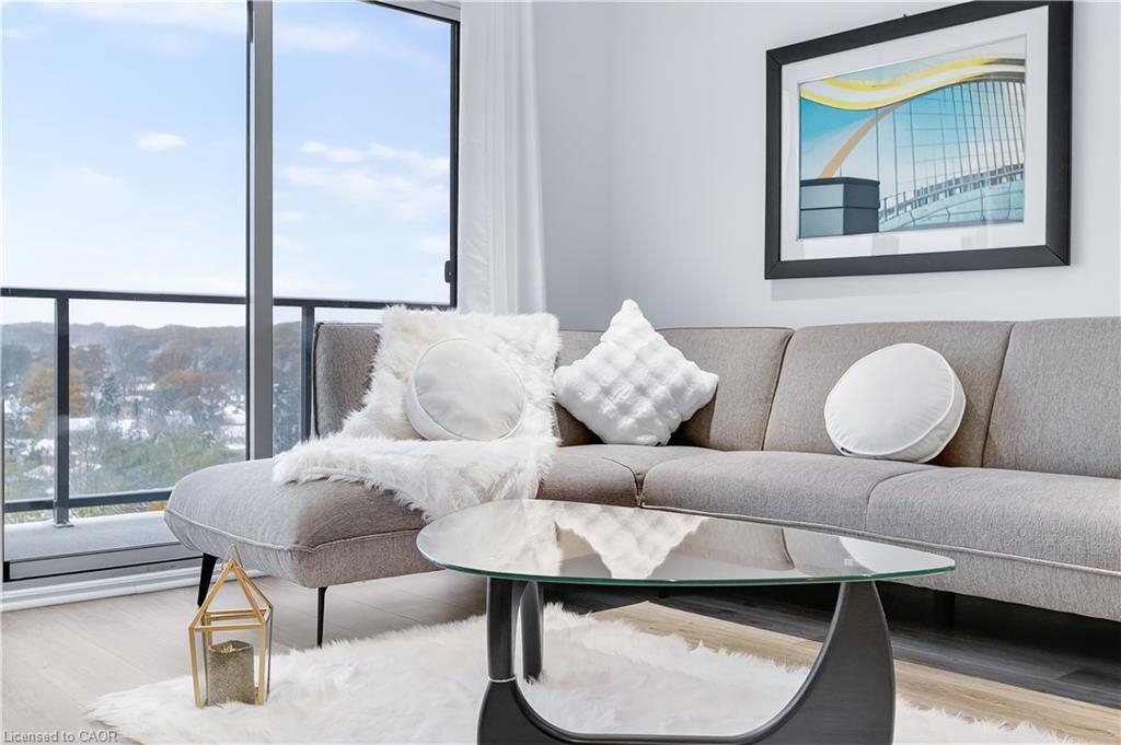 1310-15 Glebe Street, Cambridge, ON - Indoor Photo Showing Living Room