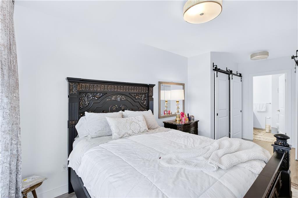 1310-15 Glebe Street, Cambridge, ON - Indoor Photo Showing Bedroom