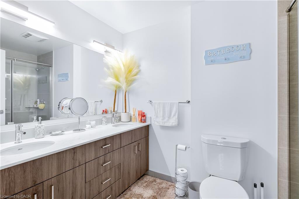 1310-15 Glebe Street, Cambridge, ON - Indoor Photo Showing Bathroom