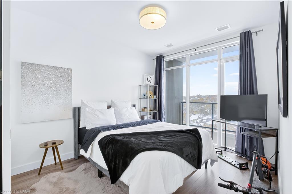 1310-15 Glebe Street, Cambridge, ON - Indoor Photo Showing Bedroom