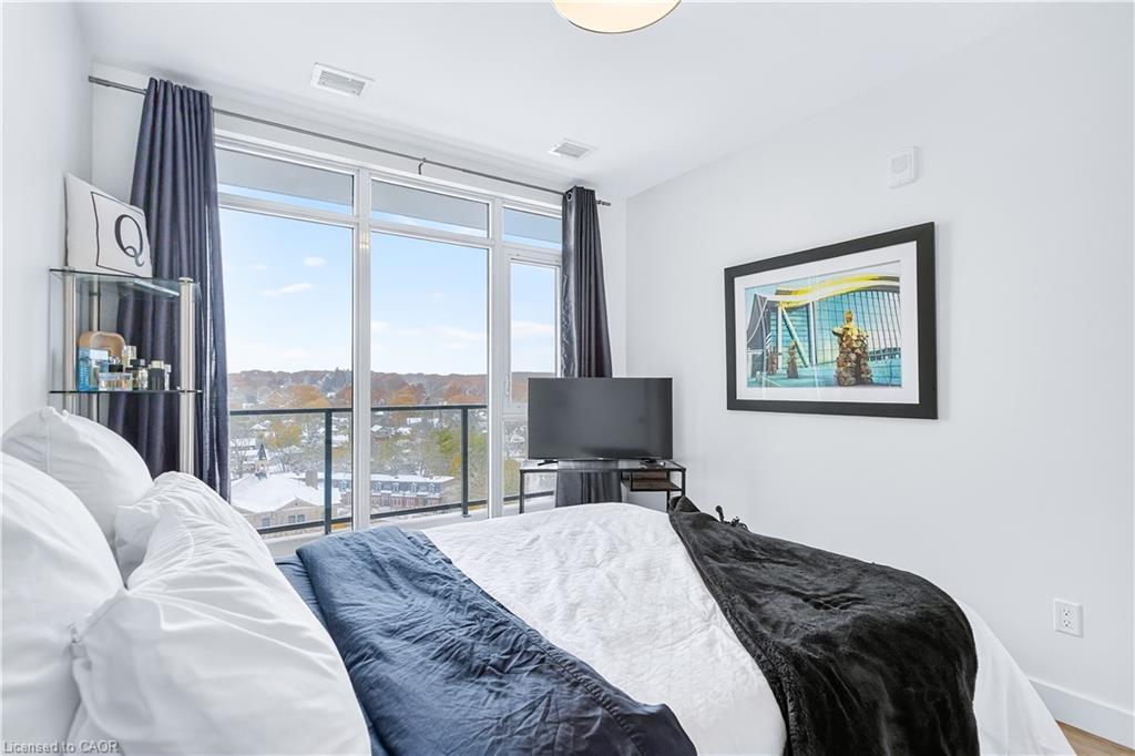 1310-15 Glebe Street, Cambridge, ON - Indoor Photo Showing Bedroom