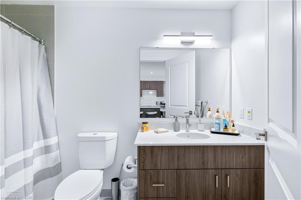 1310-15 Glebe Street, Cambridge, ON - Indoor Photo Showing Bathroom