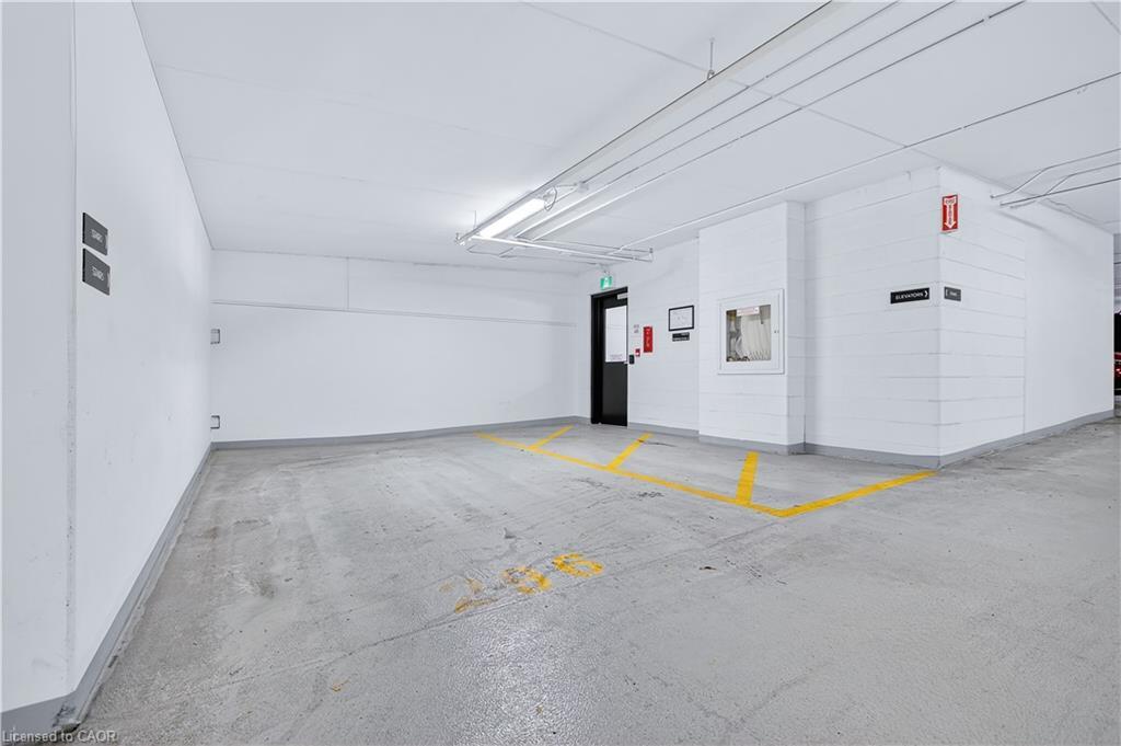 1310-15 Glebe Street, Cambridge, ON - Indoor Photo Showing Garage