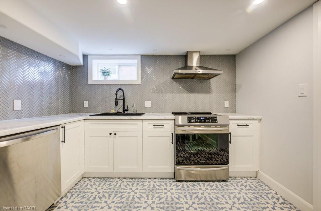 604 Guelph Street, Kitchener, ON - Indoor Photo Showing Kitchen
