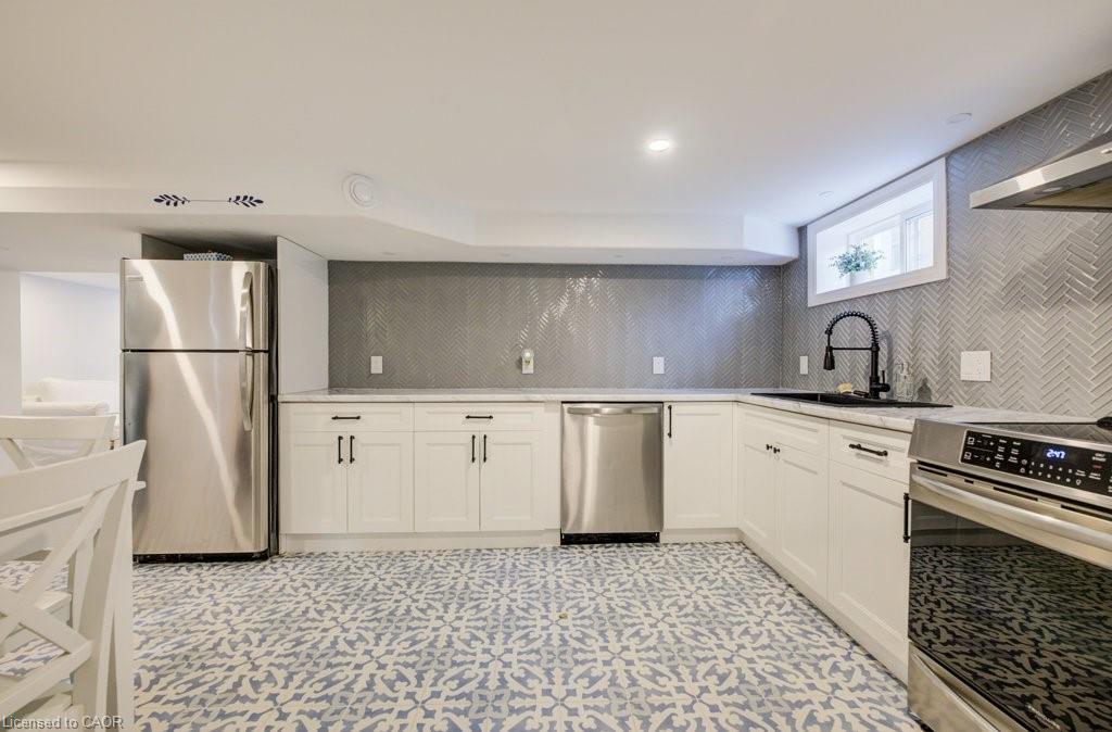 604 Guelph Street, Kitchener, ON - Indoor Photo Showing Kitchen
