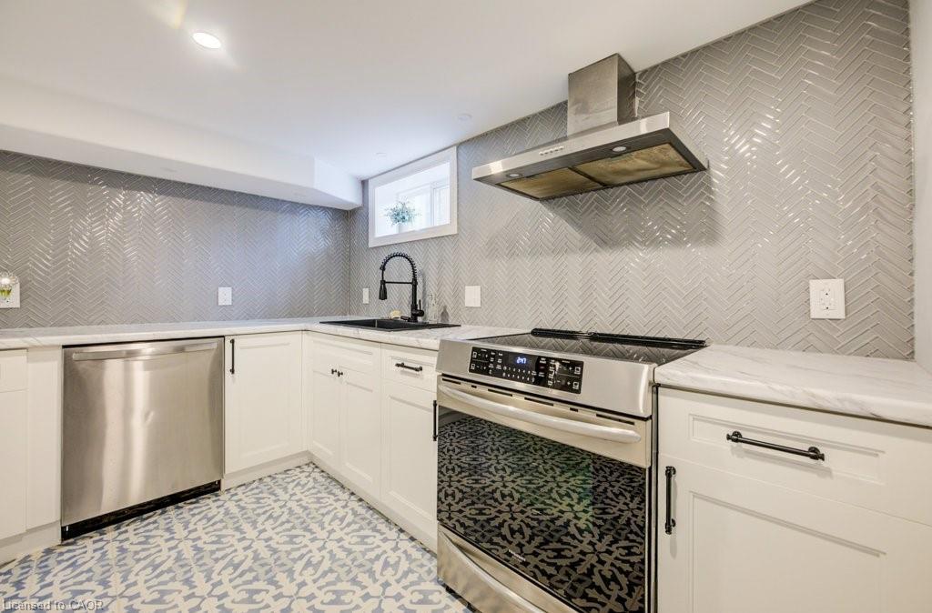 604 Guelph Street, Kitchener, ON - Indoor Photo Showing Kitchen With Upgraded Kitchen