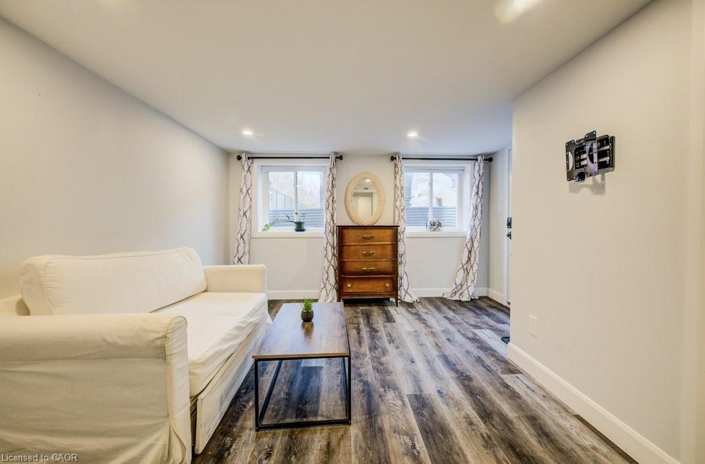 604 Guelph Street, Kitchener, ON - Indoor Photo Showing Living Room