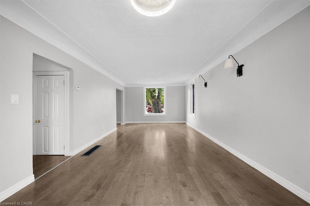 687 Upper James Street, Hamilton, ON - Indoor Photo Showing Other Room