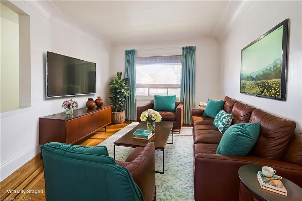 125 Melrose Avenue N, Hamilton, ON - Indoor Photo Showing Living Room