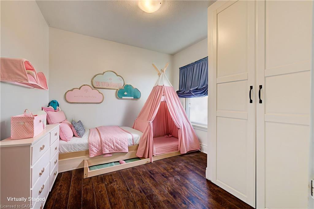 125 Melrose Avenue N, Hamilton, ON - Indoor Photo Showing Bedroom