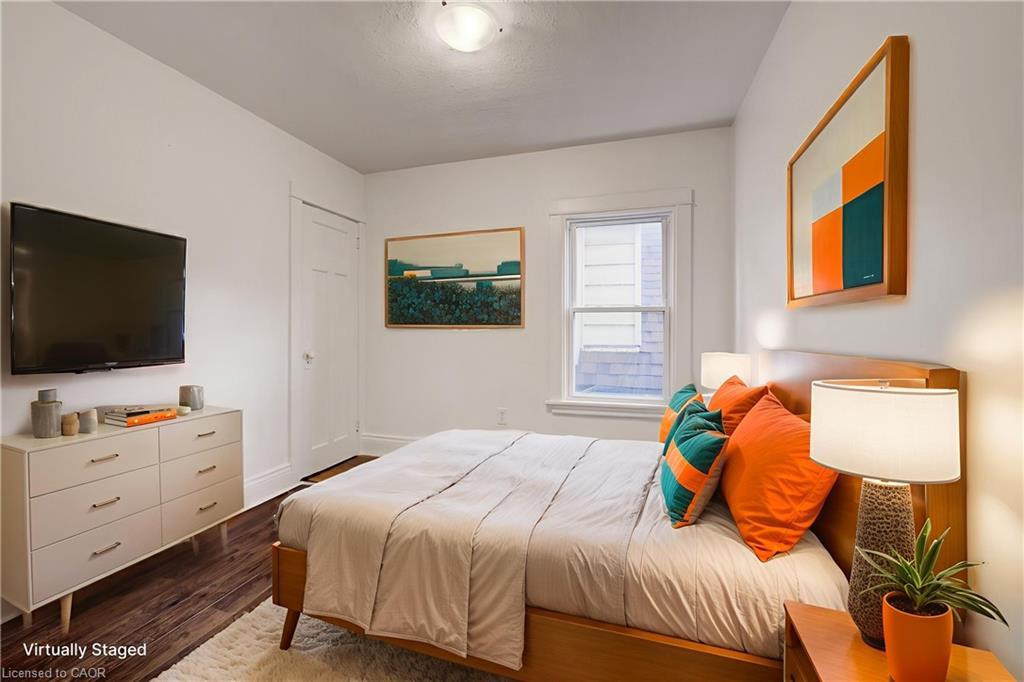 125 Melrose Avenue N, Hamilton, ON - Indoor Photo Showing Bedroom
