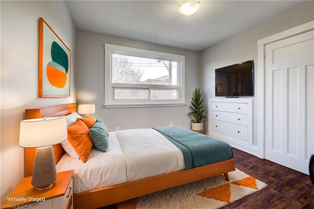 125 Melrose Avenue N, Hamilton, ON - Indoor Photo Showing Bedroom