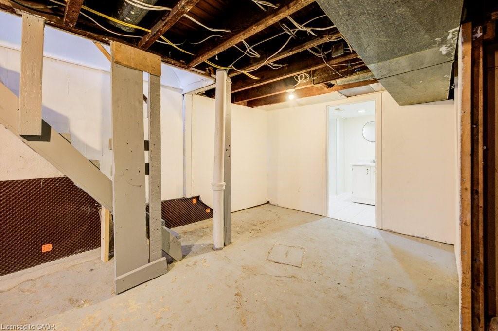 125 Melrose Avenue N, Hamilton, ON - Indoor Photo Showing Basement