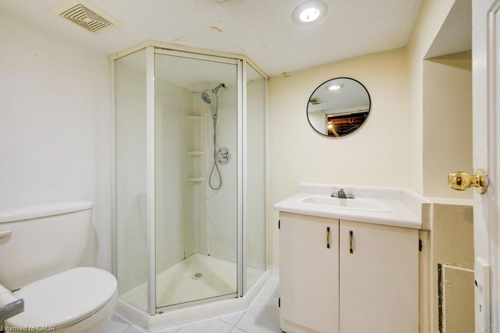 125 Melrose Avenue N, Hamilton, ON - Indoor Photo Showing Bathroom
