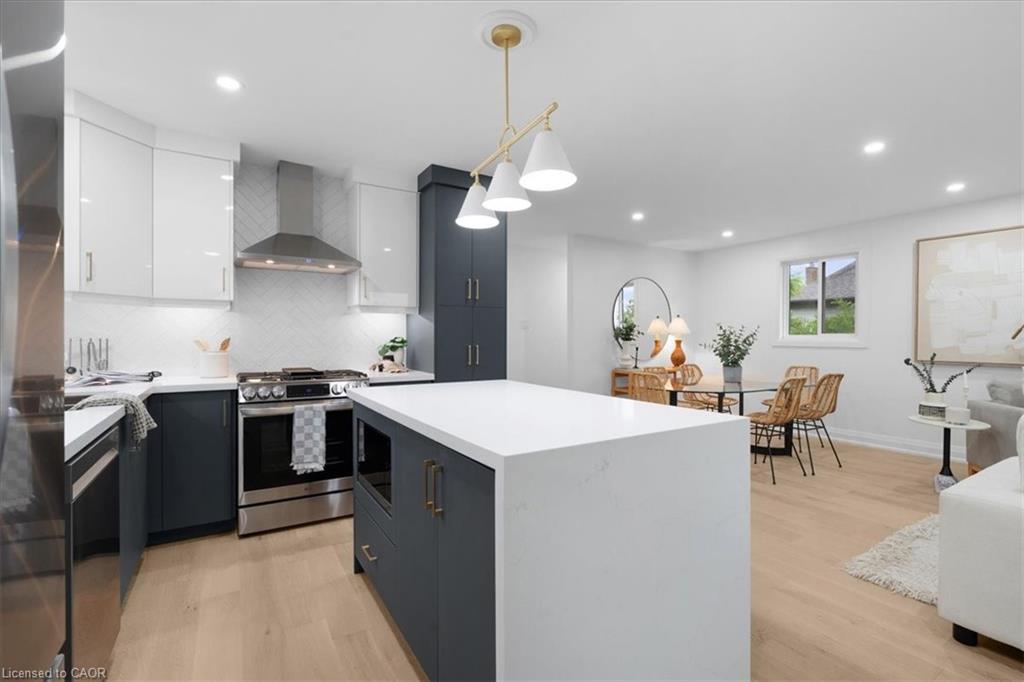 15 Mellenby Street, Hamilton, ON - Indoor Photo Showing Kitchen With Upgraded Kitchen