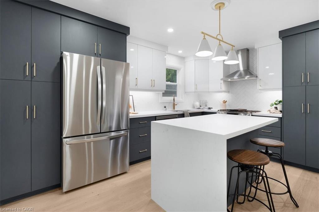 15 Mellenby Street, Hamilton, ON - Indoor Photo Showing Kitchen With Upgraded Kitchen