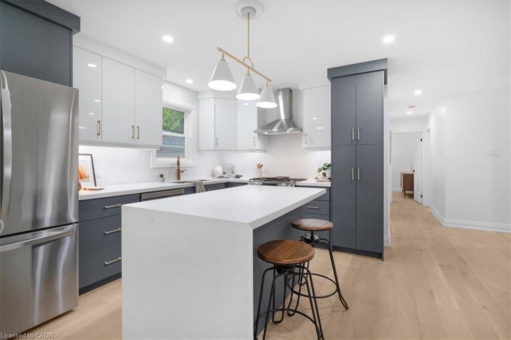 15 Mellenby Street, Hamilton, ON - Indoor Photo Showing Kitchen With Upgraded Kitchen